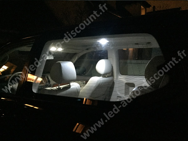 int%C3%A9rieur-led-vue-avant-land-cruise